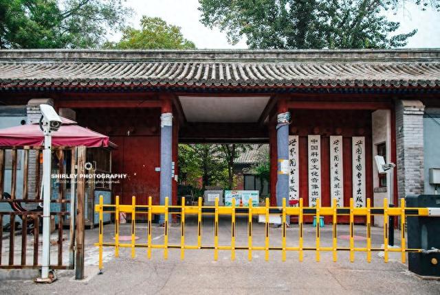 北京国宝级王府，曾经每年开放一天，如今腾退后破败不堪一片狼藉