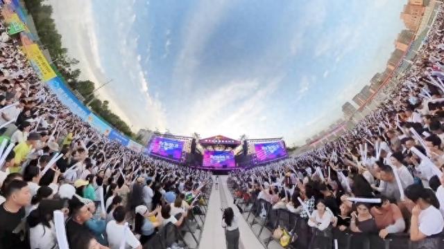 一场音乐节架起民族交流桥梁，奏响喀什夏日文旅乐章