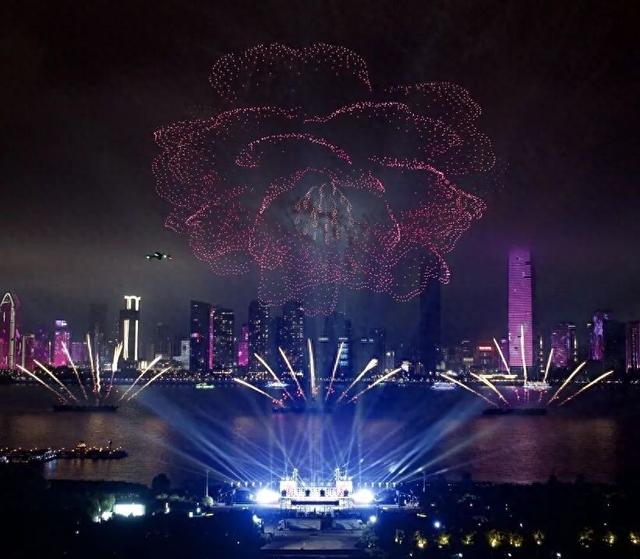 此刻，武汉人的朋友圈爆了 ！