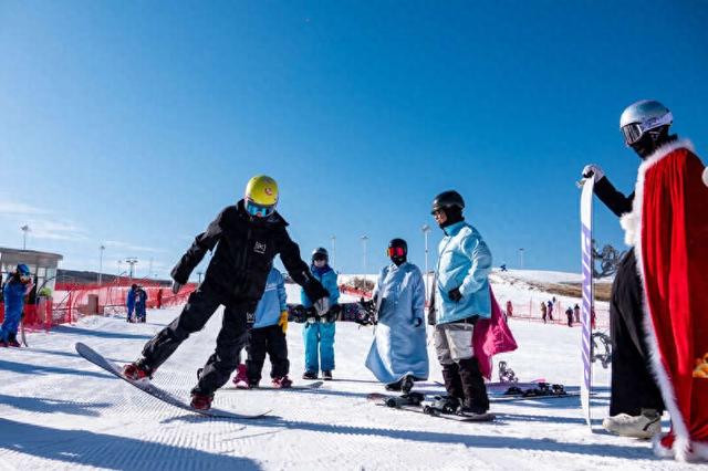 乌兰察布点燃“冰火之恋”