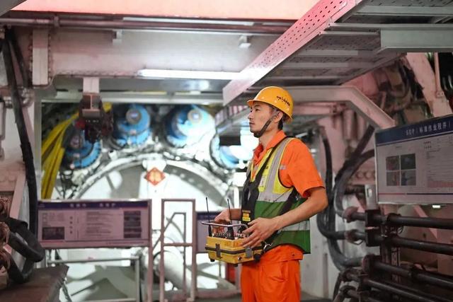 你关心的菜园坝长江铁路隧道建得怎样了？已完成近90%