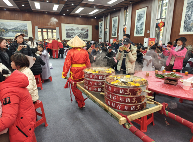 野村谷第二届千人年猪宴火热开席 黄陂非遗盛宴年味拉满