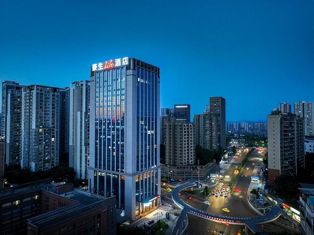 重庆两江豪生Life酒店：“沉浸式社交旅居”，重塑山城都市生活