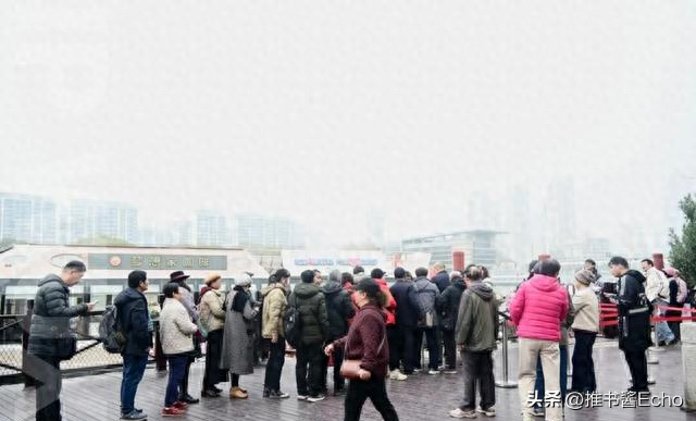 爆满！今天无锡这里排起长队