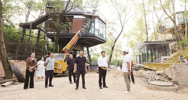 廉海平在信义镇调研文旅项目建设情况