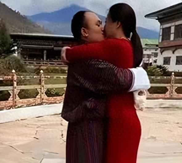 北京大姐爱上小19岁僧人，豪掷500万盖寺庙，婚后12年现状如何