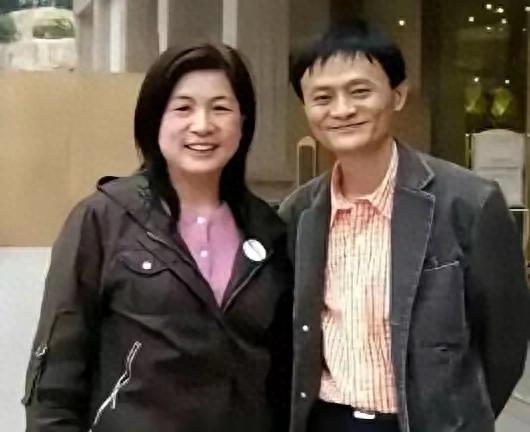 马云和马嫂的合照,有好多人会问:马嫂是不是最旺夫的女人呢?