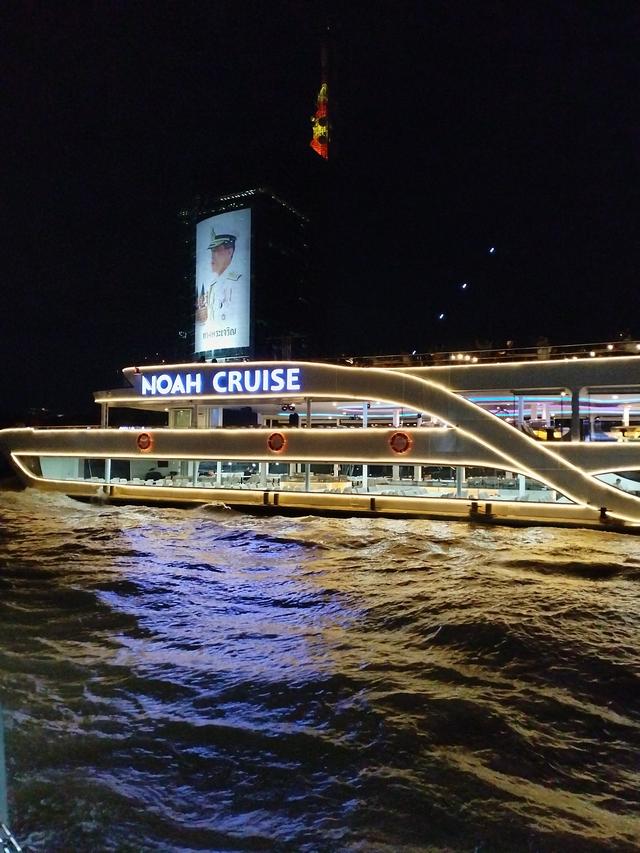 湄南河的夜，是流动的星光