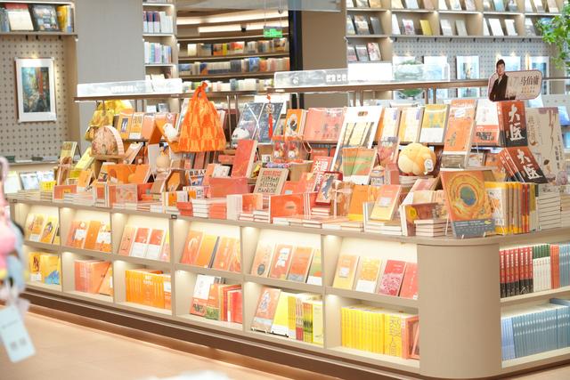 去书店读书、看剧、探险、感受“黑科技”！郑州家长假期都来这儿打卡