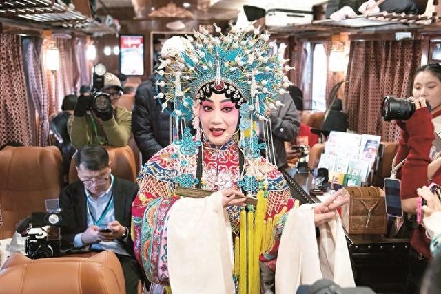 坐着火车游中国：在移动的风景里安个家