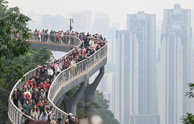 重庆鹅岭栈桥成为旅游新地标