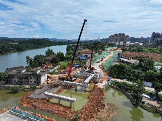 湖南网站建设北路（湖南中方城市发展迎关键节点 滨江北路桥梁合龙施工启动）