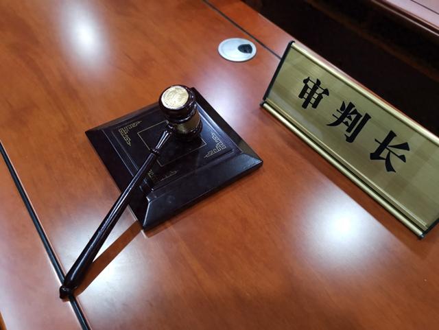 卖淫女子逃避检查时从12层坠亡，嫖娼男子、介绍人一审被判赔30余万元