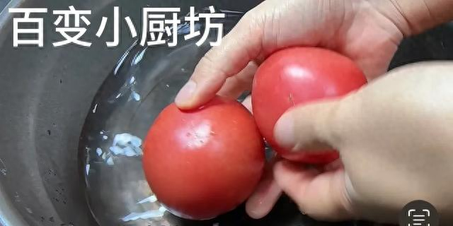 把鸡蛋倒入西红柿里，没想到这么好吃，饭店一盘卖48，营养又解馋