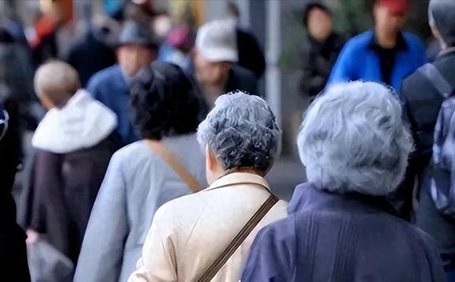 中国将迎来人口死亡高峰！22年1041万人去世，23年1110万，去年呢
