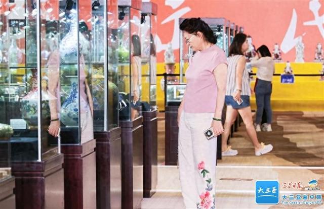 近千件民间古代艺术品亮相三亚 市民游客“双节”乐享沉浸式文化盛宴