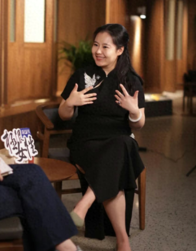 与渐冻症抗争6年	，妻子透露蔡磊近况：他已完全丧失语言能力，仅能吃流食；蔡磊账号已4个月未更新