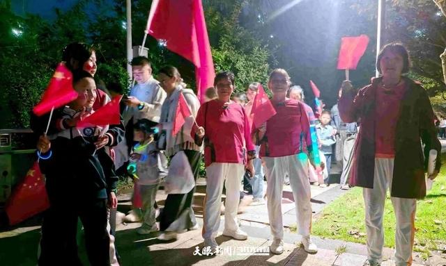 悦遵义·湄潭徒步城·重走西迁路丨 沉浸式邂逅湄江河畔夜之美