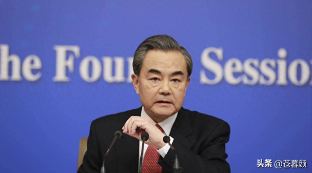 美航母逼近之际	，伊方拨通中方电话，王毅斩钉截铁，送伊朗10个字