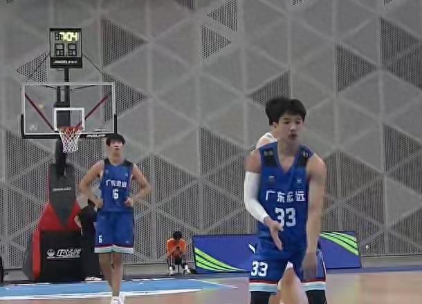 狂轰46+21+6！广东双子星爆发，黄明依16篮板，二飞离开竞争加剧