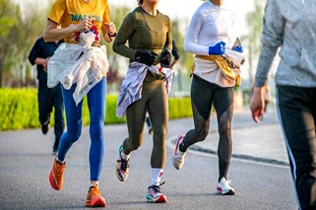 上年龄不能慢跑？钟南山院士提醒：60岁以后，牢记慢跑“2不要	”