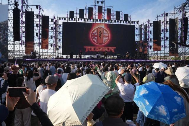 草原星空下的音乐盛宴：达茂旗那达慕文化产业园掀起夏日狂欢