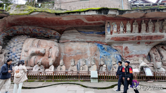 石刻景区惊现“逛gai”猴，工作人员：已关注，请勿打扰！