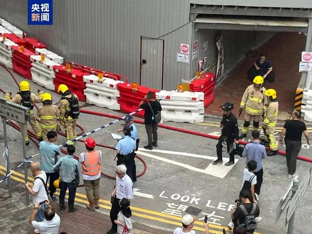 正在拆弹，已锯开外壳，6000人被紧急疏散！香港闹市发现美军二战时炸弹，内有227公斤TNT炸药，仍具备完整爆炸威力