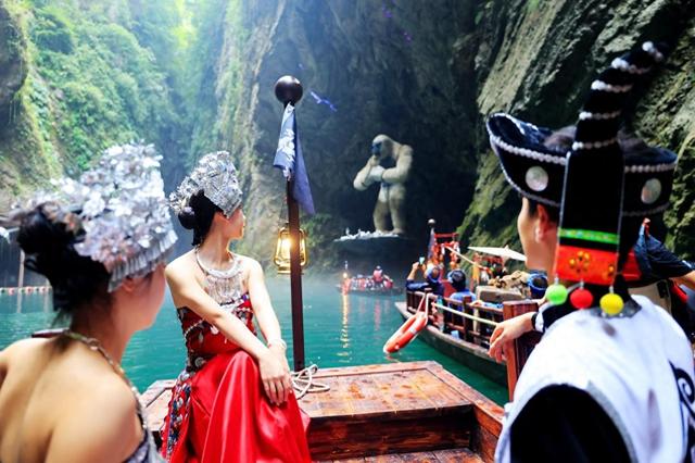 硬核科技碰撞自然秘境！湖北恩施地心谷景区成暑期顶流
