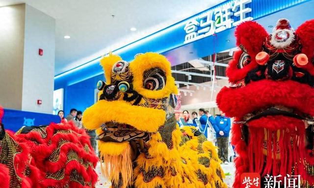 盒马鲜生连云港首店开业，市民排长队争抢“爆款”生鲜