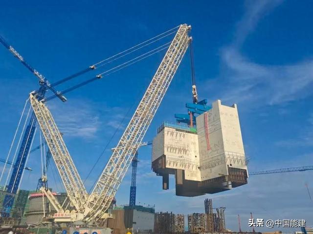 广东陆丰核电最大最重、结构最复杂结构模块吊装就位