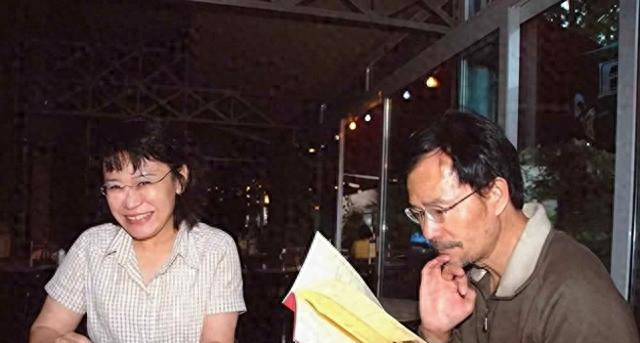 1982年高材生王佐良娶瘫痪的张海迪，40年后，才知他是人间清醒