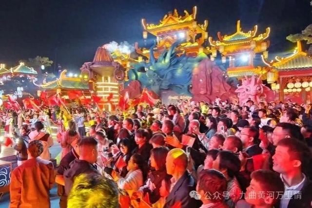 金秋国庆，雨幕真情：九曲黄河万里情和游客的双向奔赴