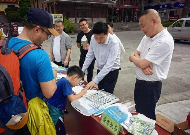 【铜仁市“八五”普法典型经验】梵净山下“法”景相融——江口县打造“法治+文旅”普法新场景