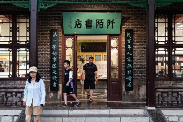 买“二安”文创、读济南好书，趵突泉公园里也有书店了！