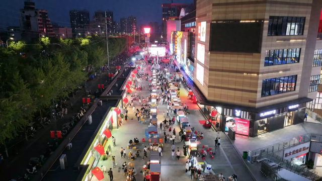 “双节”夜汇东大 文艺+科技激活消费热