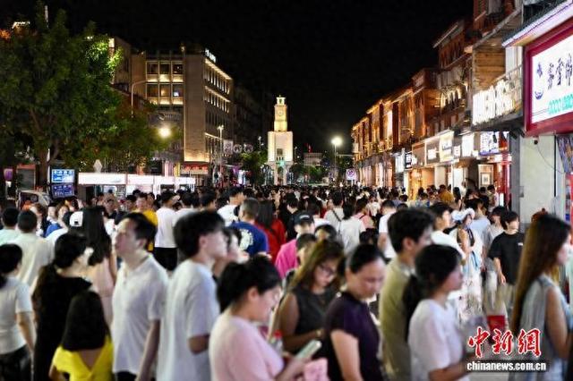 福建泉州千年古街烟火味浓