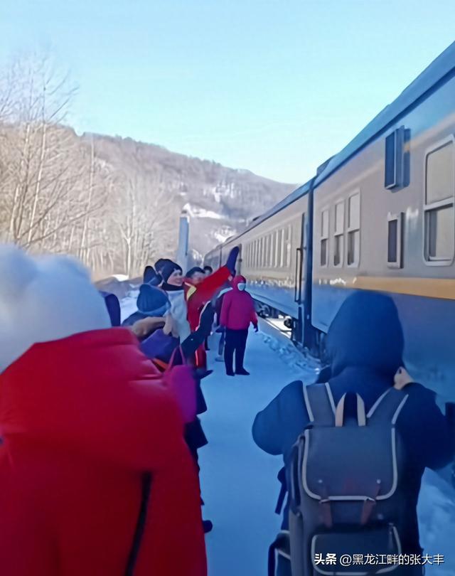 吉林省临江市的小镇上来了大学生