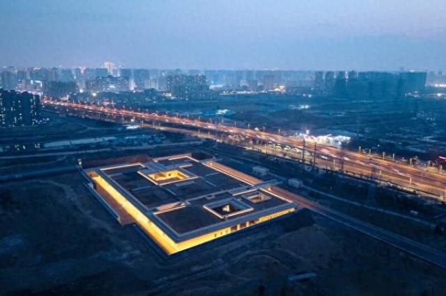 郑州“时光公交”启程 共赴五千年文化穿越之旅