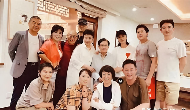 董文华不再沉寂，揭露了曾经被“封杀”的原因，原来我们都错怪她