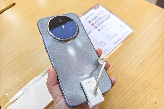 华为mate80系列的发布会1125，mate70系列的摄像头设计依然在 ？