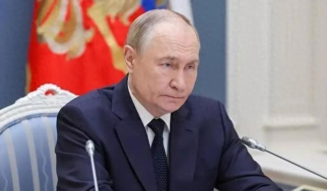 一场晚宴在东京召开，高市早苗想通了：对俄动真格，对中国来软的