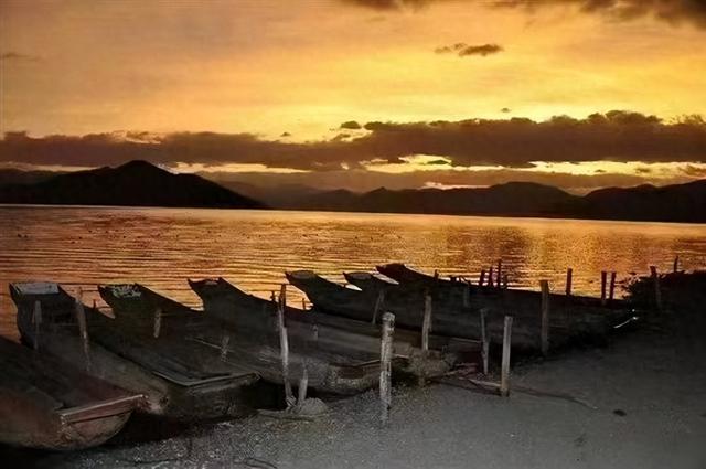 泸沽湖 你还记得吗那时的年纪 我还没忘记当时的日落