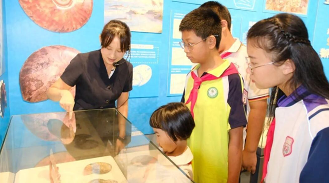 渤海新区黄骅市举办海洋生物化石科普展
