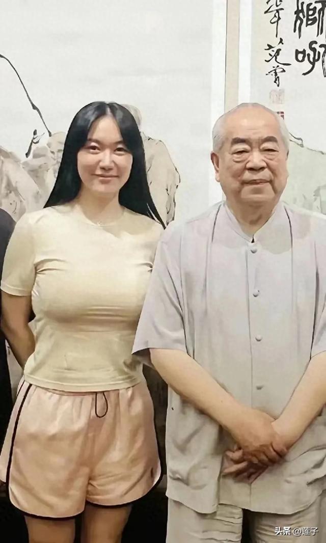 北漂助理嫁书画家，八旬富豪财产引争议，未来继承疑云待揭开。