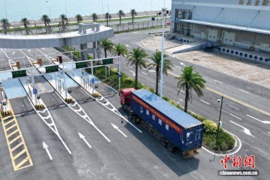 泉州石湖港保税物流中心（B型）通关首单跨境电商出口业务