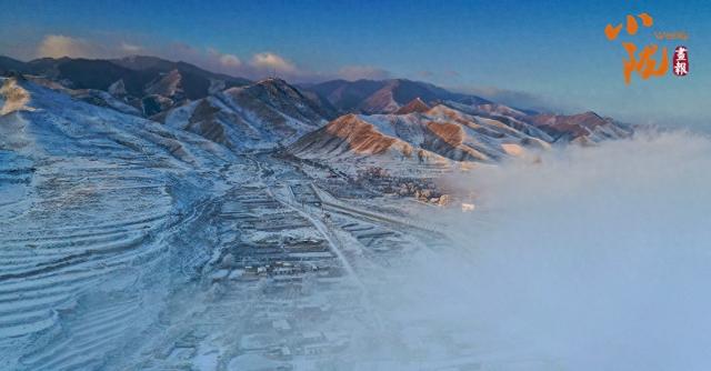 一幅铺展的山水墨韵