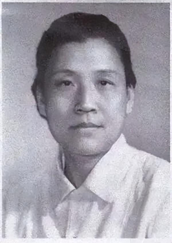 她嫁给老师，独自抚养4个继子，62岁临摹作品被评为故宫一级文物