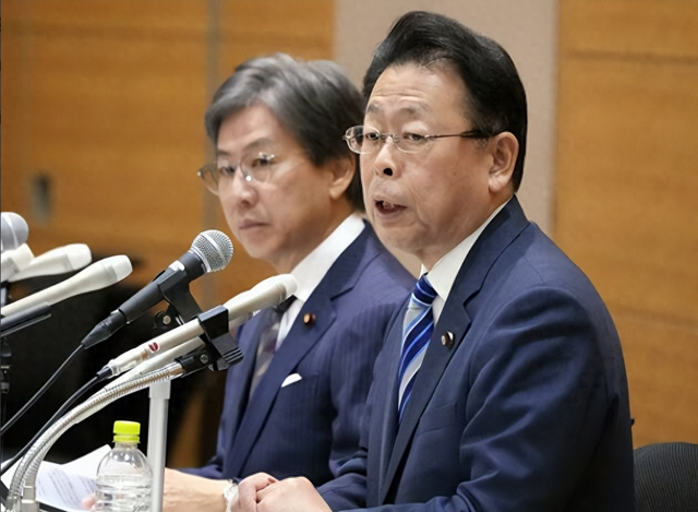 中韩谈判登场	，高市早苗反华路线完了，关键时刻，特朗普送来助攻