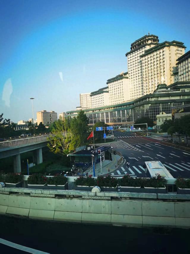 周日清晨的北京街道